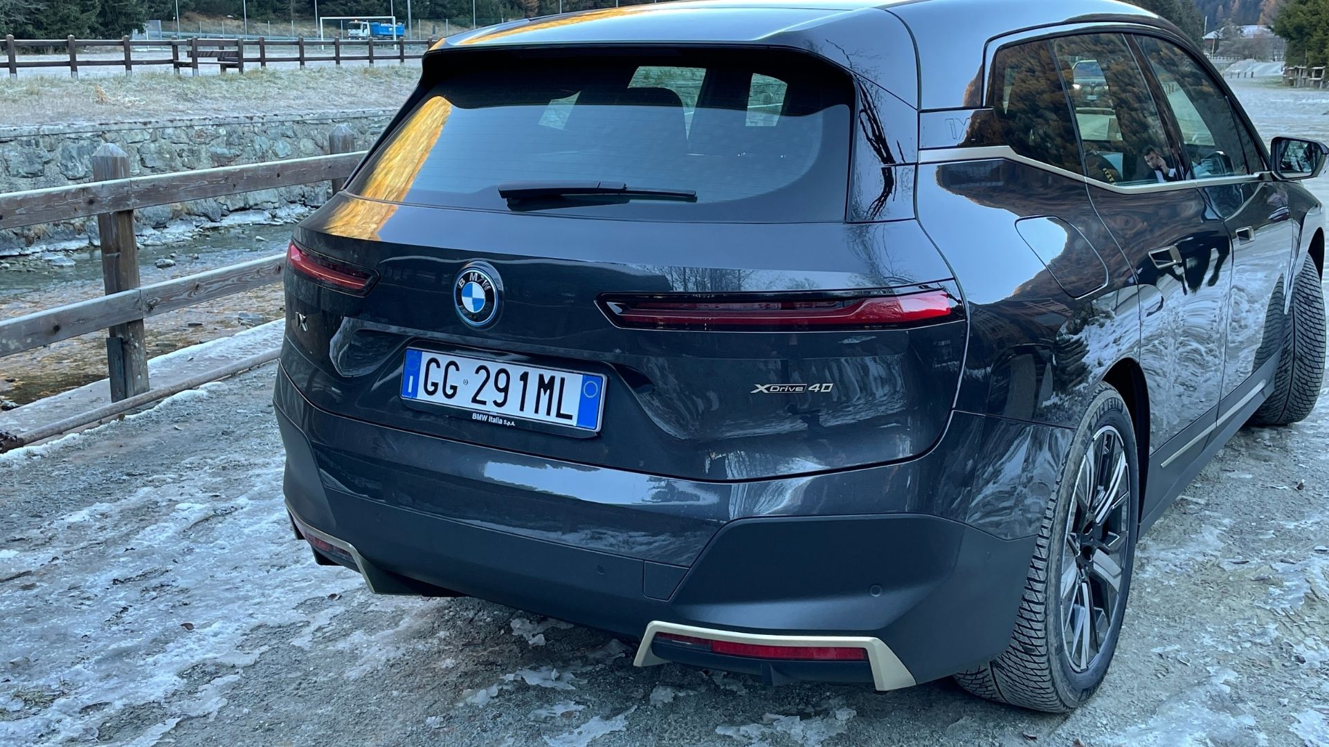 BMW-iX-posteriore-40