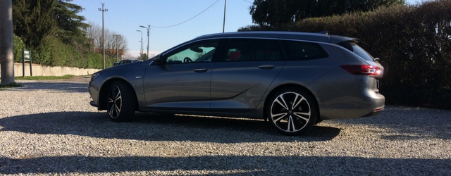 Opel Insignia Sports Tourer grigia