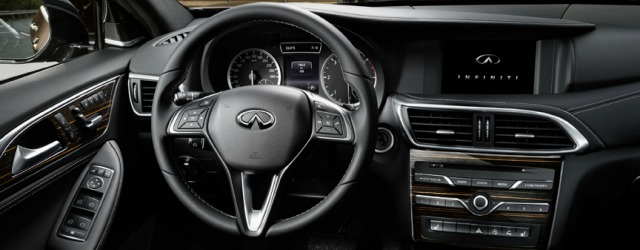 Prova Infiniti Q30 2016 abitacolo