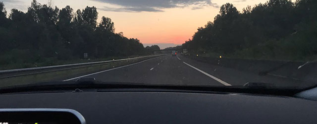 L'alba sull'autostrada francese