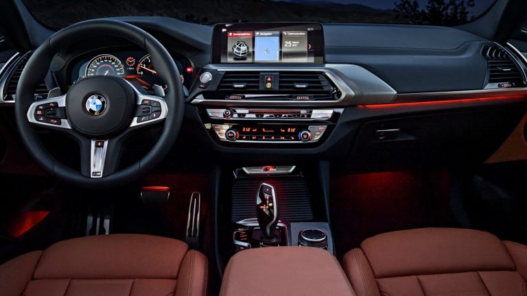 Gli interni della nuova BMW X3: lusso e connettività