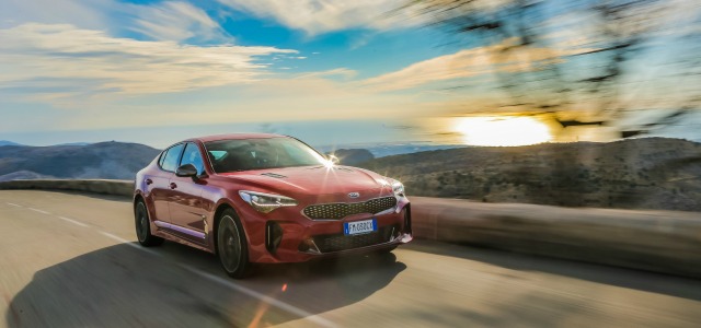 Nuova Kia Stinger su strada