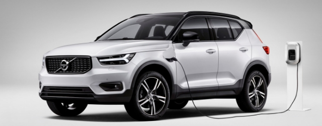 Nuova Volvo XC40 ibrida plug-in ricarica