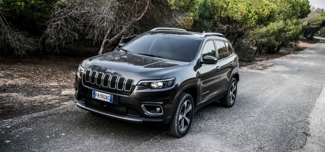 nuova Jeep Cherokee su strada