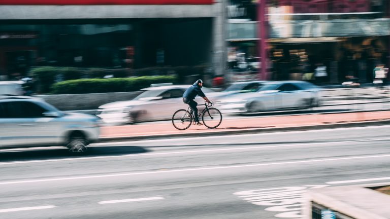 Cambierà il Codice della Strada? Tra le novità più libertà per le bici