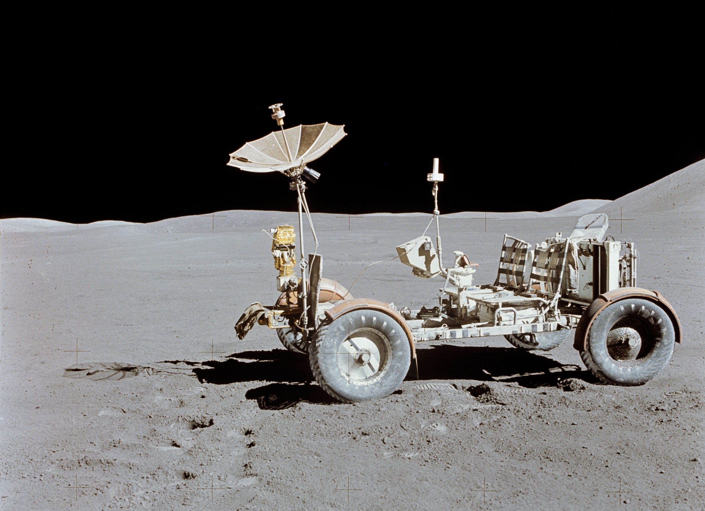 Quelle tre auto elettriche abbandonate sulla Luna