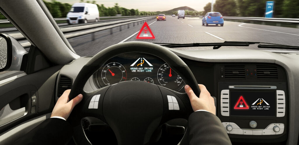 wrong-way driver warning di Bosch: come funziona il sistema per evitare la guida contromano