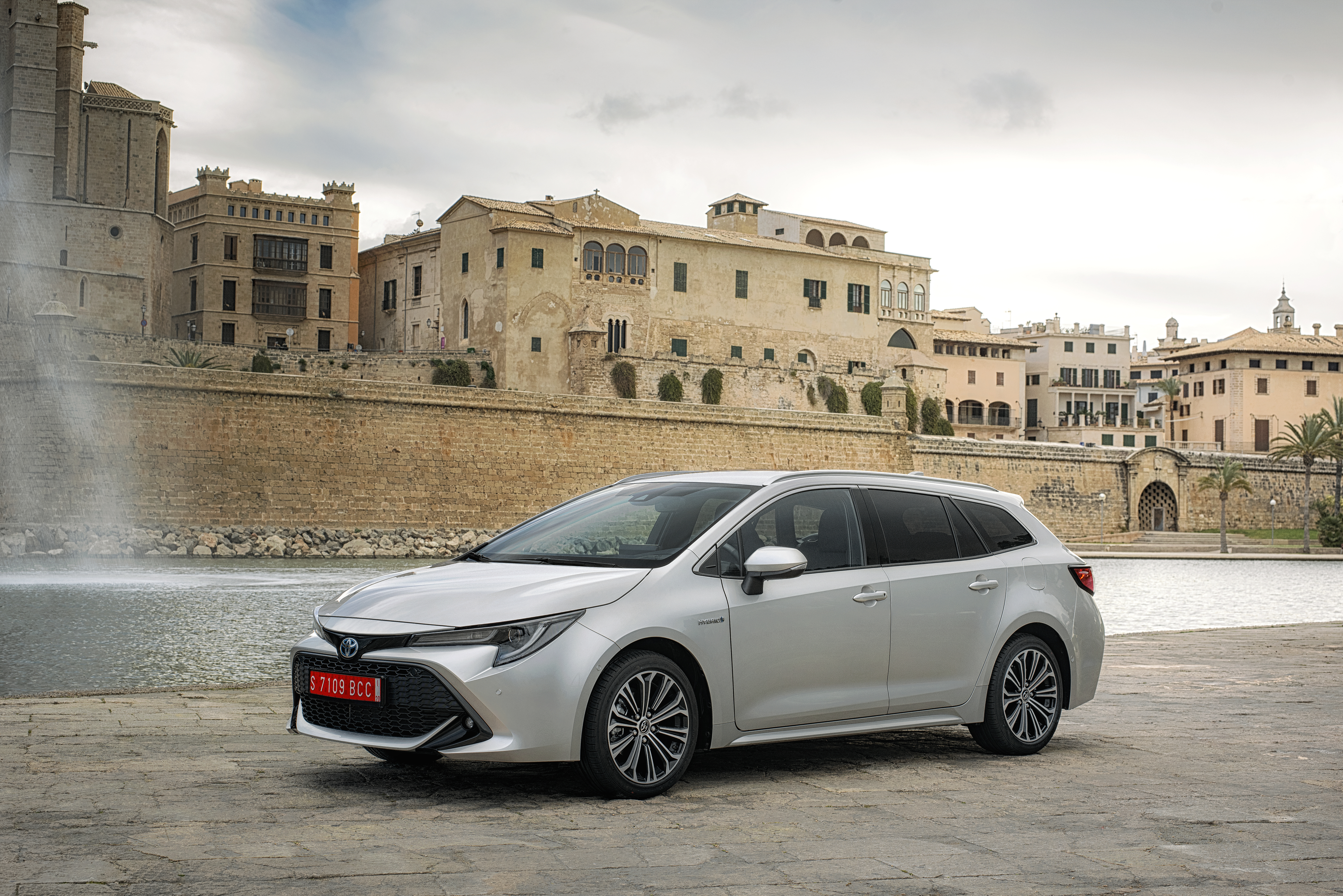 nuova Toyota Corolla Touring Sports station wagon