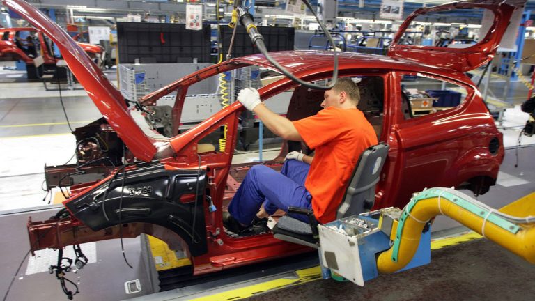 Covid e automotive: a rischio produzione, posti di lavoro e domanda