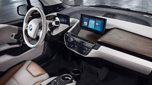 interni auto con materiali riciclati - bmw