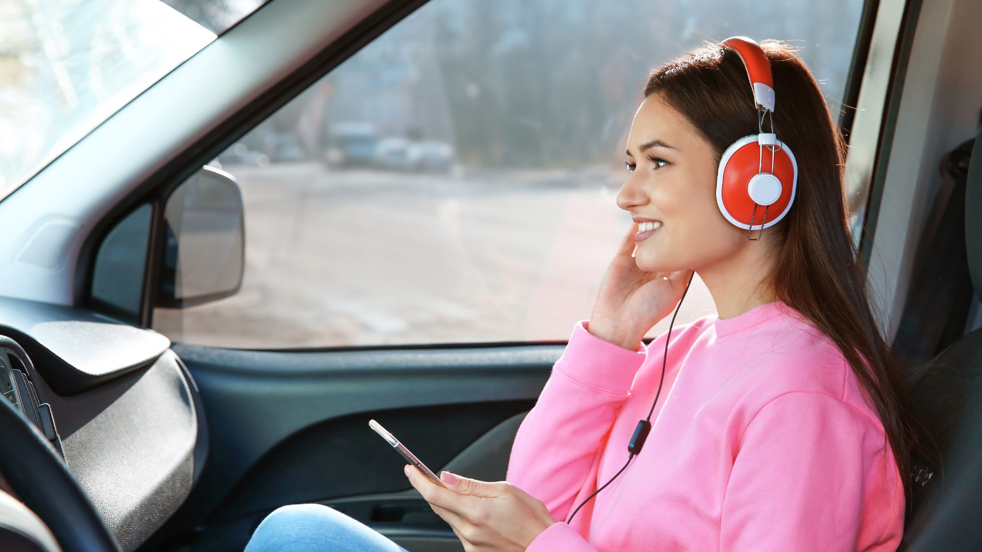5 Podcast a tema auto, da ascoltare alla guida (e non solo)