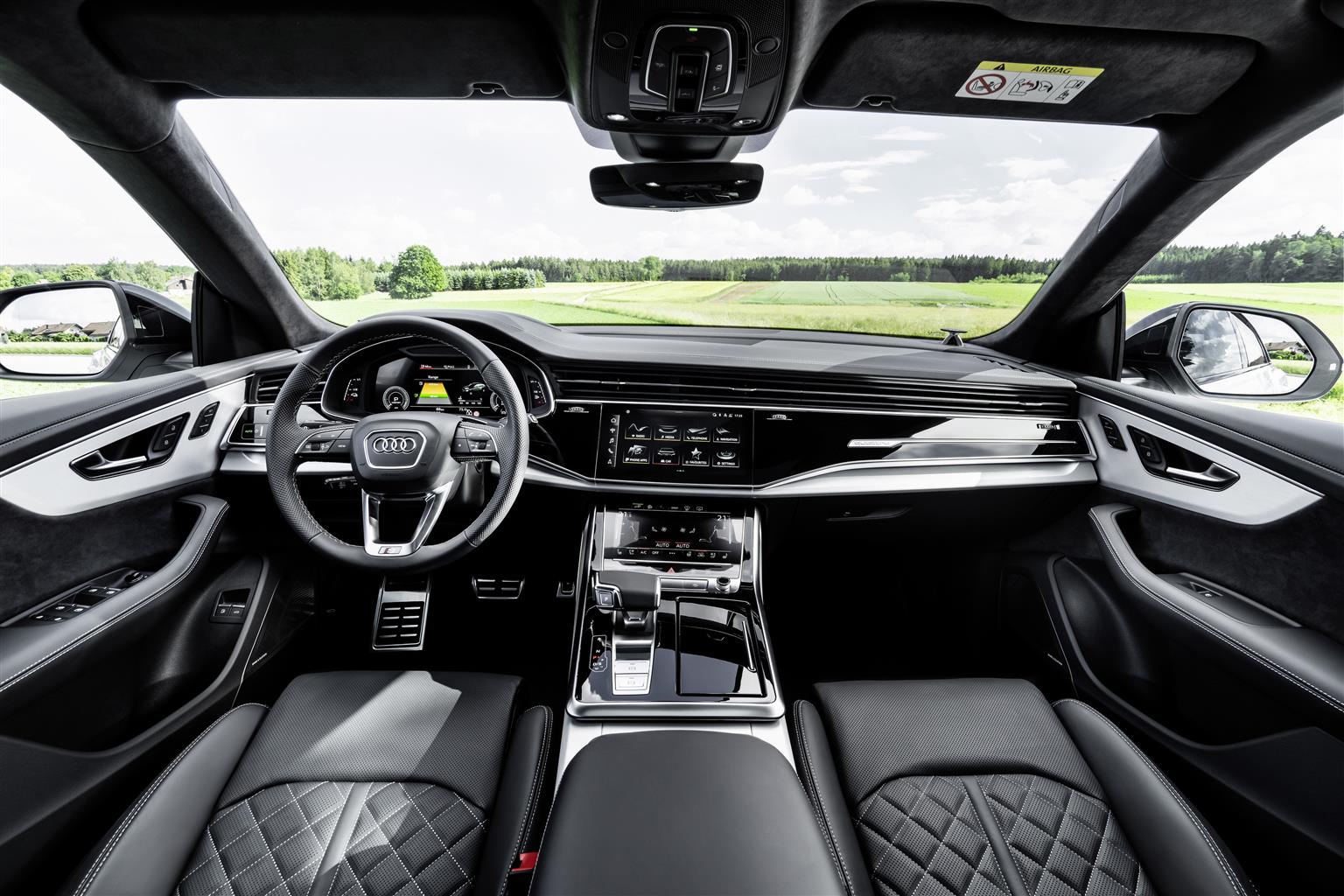 interni di Audi Q8 ibrida plug-in