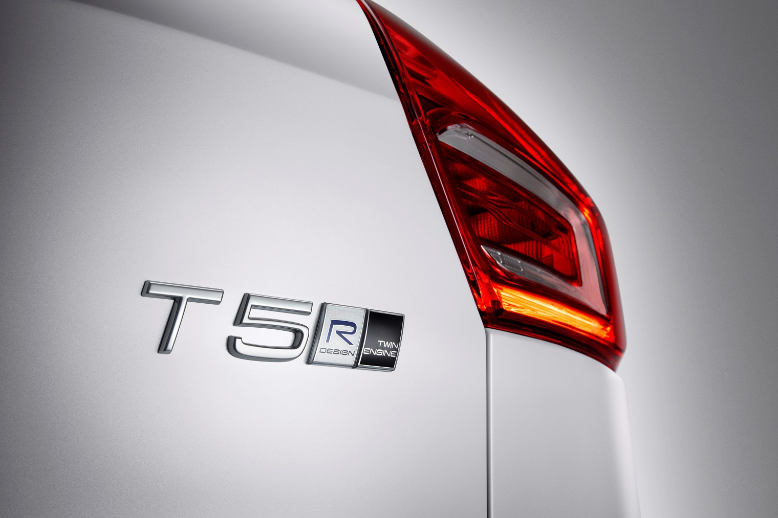 Prezzi nuova Volvo XC40 Recharge Plug-In Hybrid