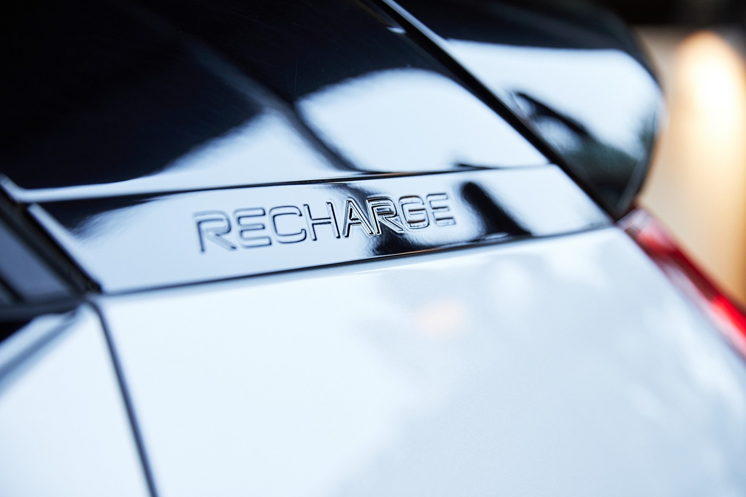Recharge nuova Volvo XC40 ibrida plug-in