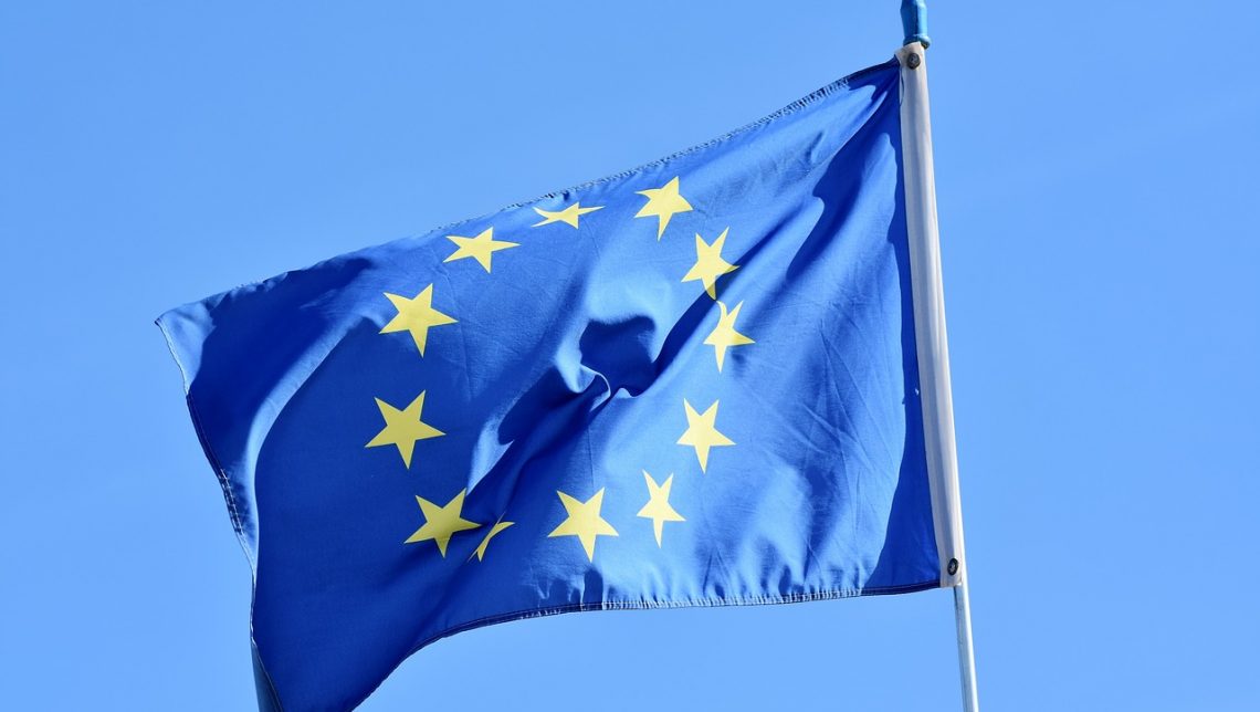 L'UE propone sconti sui pedaggi per i camion elettrici