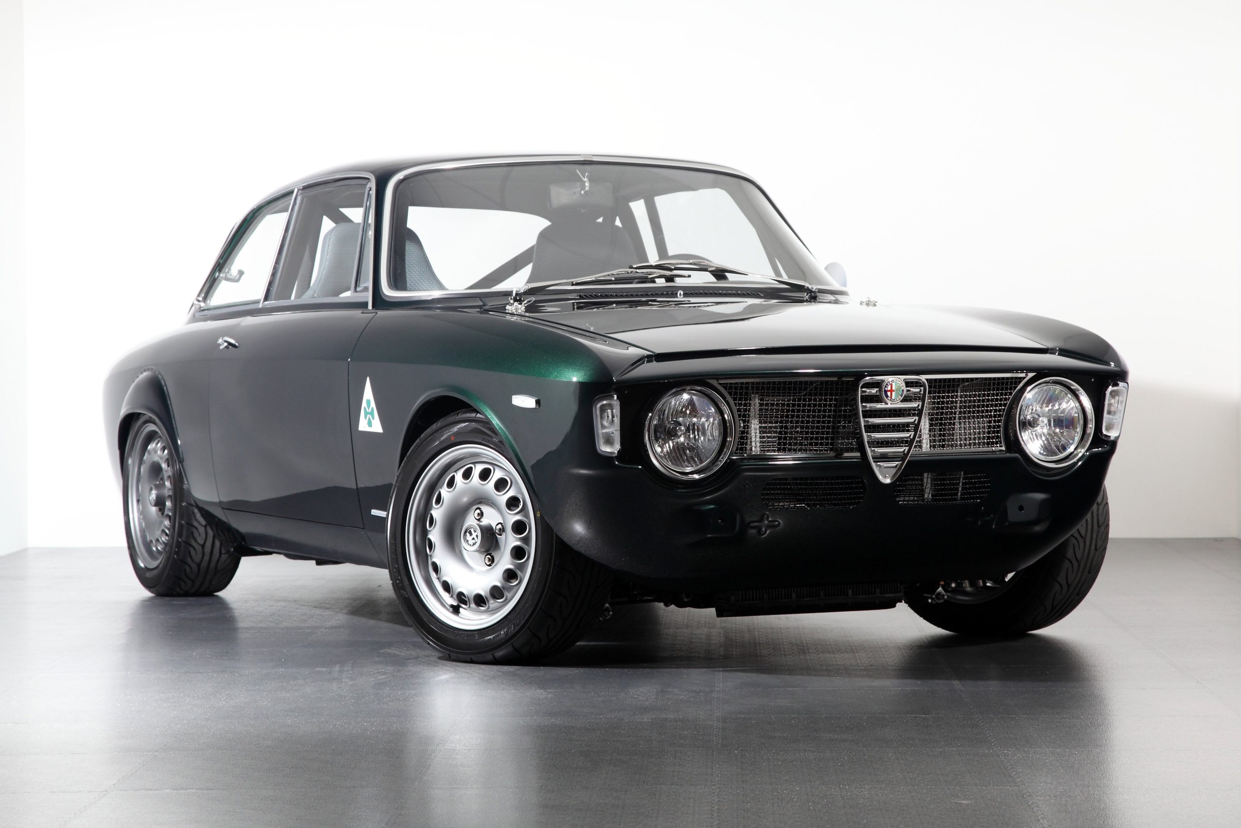 Alfaholics GTA-R 290 restomod giulia