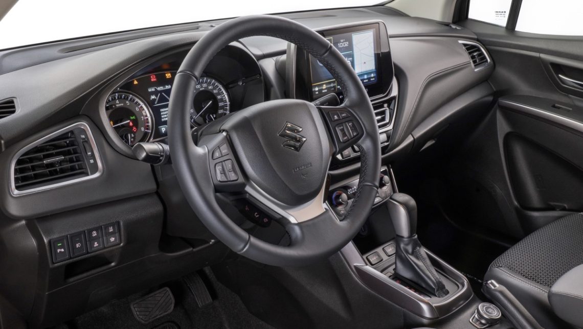 Suzuki S-Cross Hybrid interni