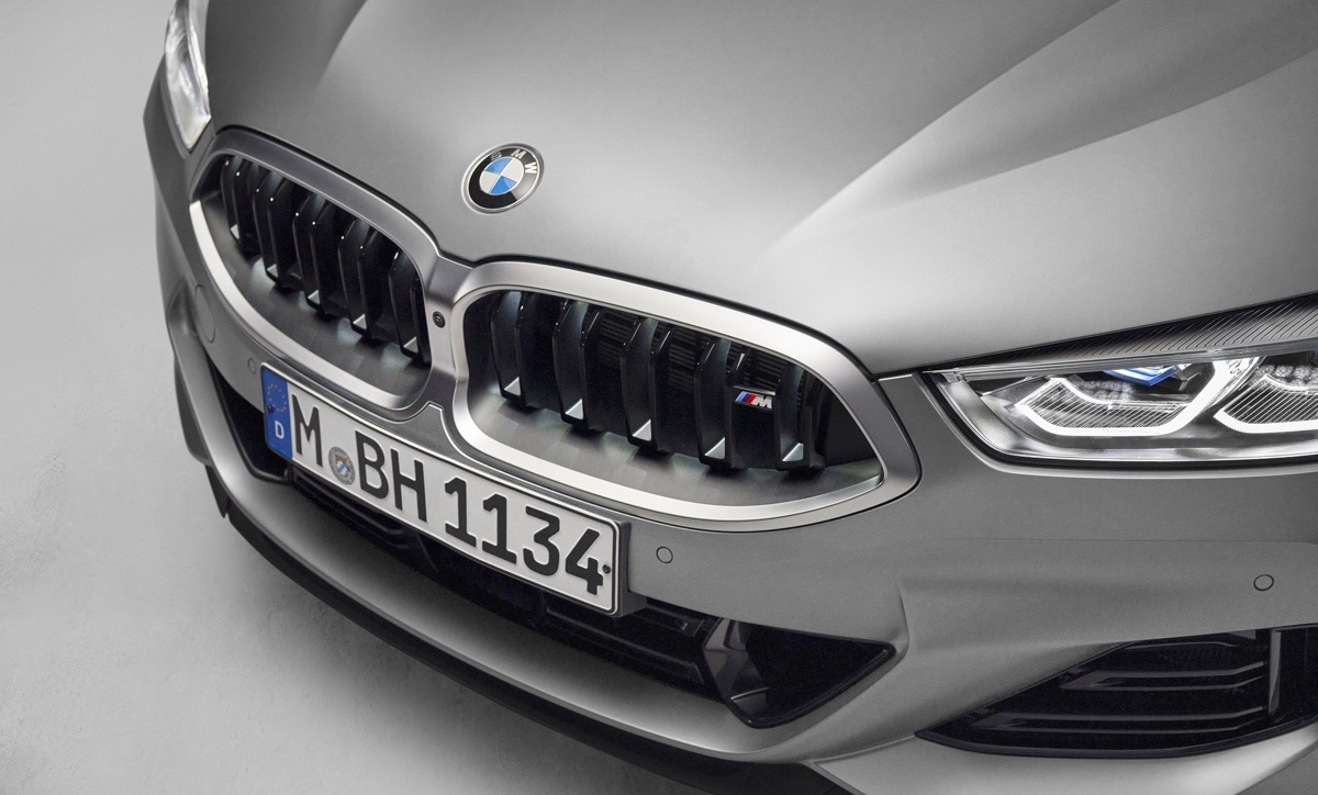 BMW Serie 8 restyling calandra illuminata