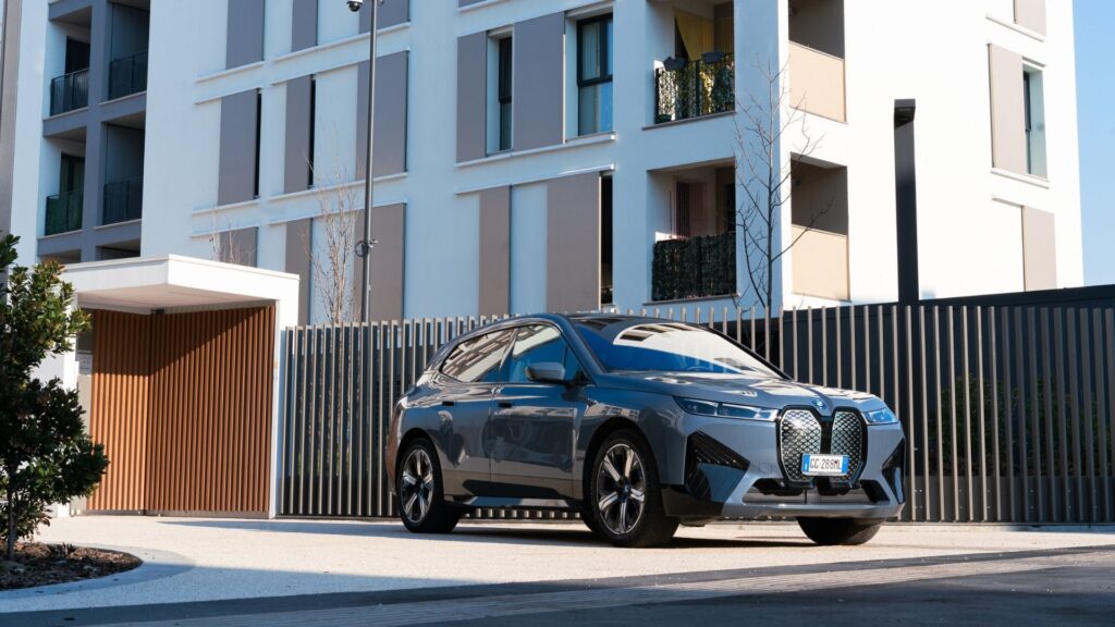BMW iX