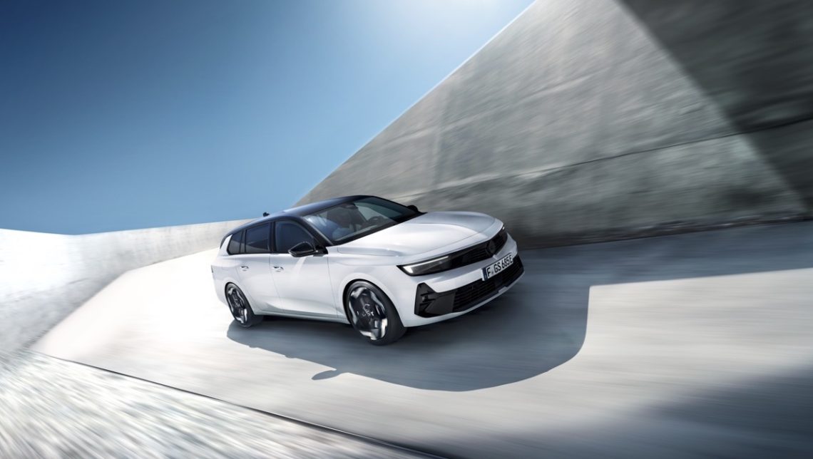 Opel Astra GSe 2023 autonomia elettrico