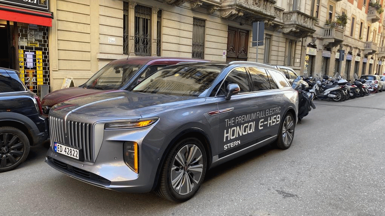 Sapessi come è strano incontrare una Hongqi a Milano…