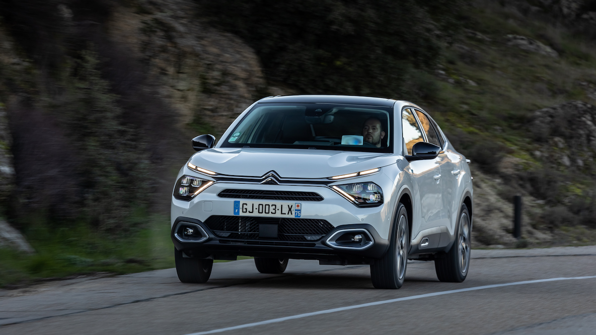Citroen C4 elettrica raddoppia, e-C4 ed e-C4 X con più cavalli e autonomia