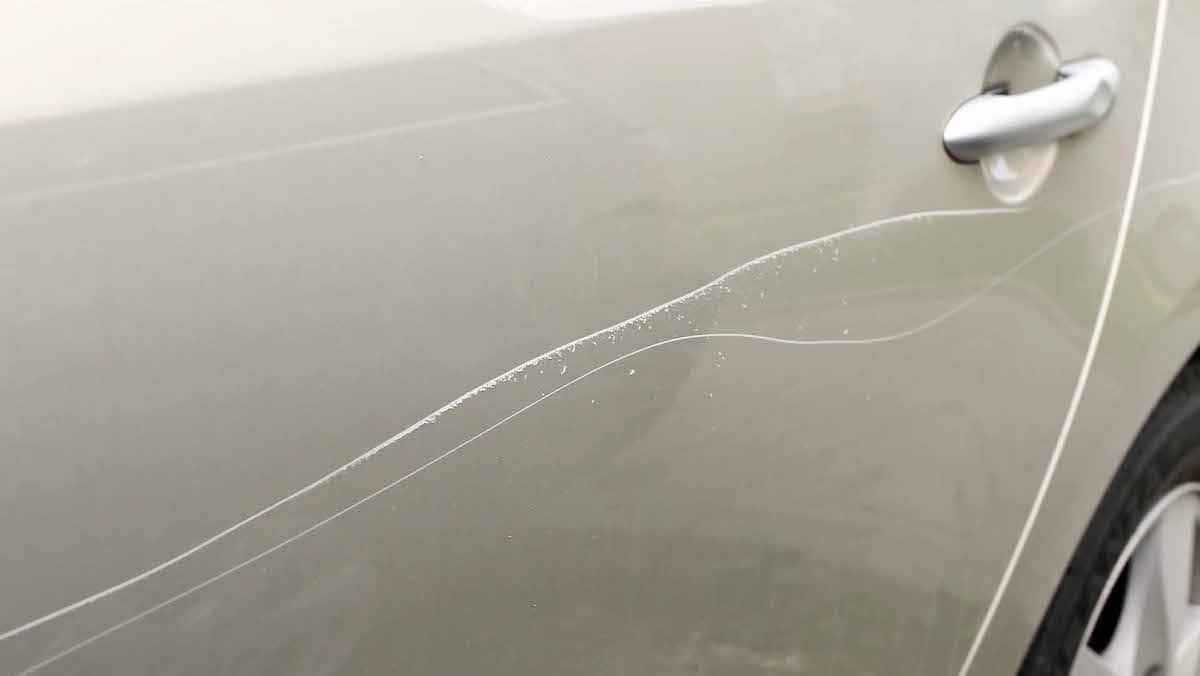 Hai &ldquo;toccato dentro&rdquo; la macchina? Ecco come rimuovere i graffi senza passare in carrozzeria