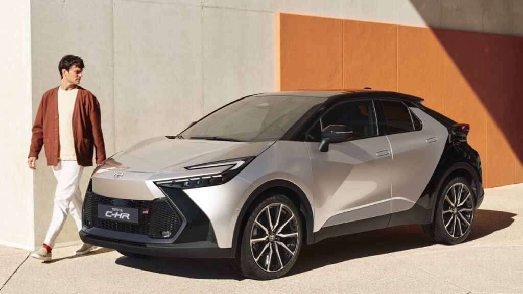 nuova toyota c-hr 2023 phev