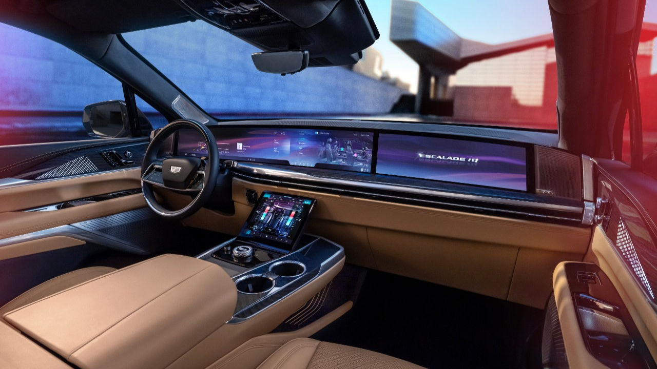 escalade-iq-inside
