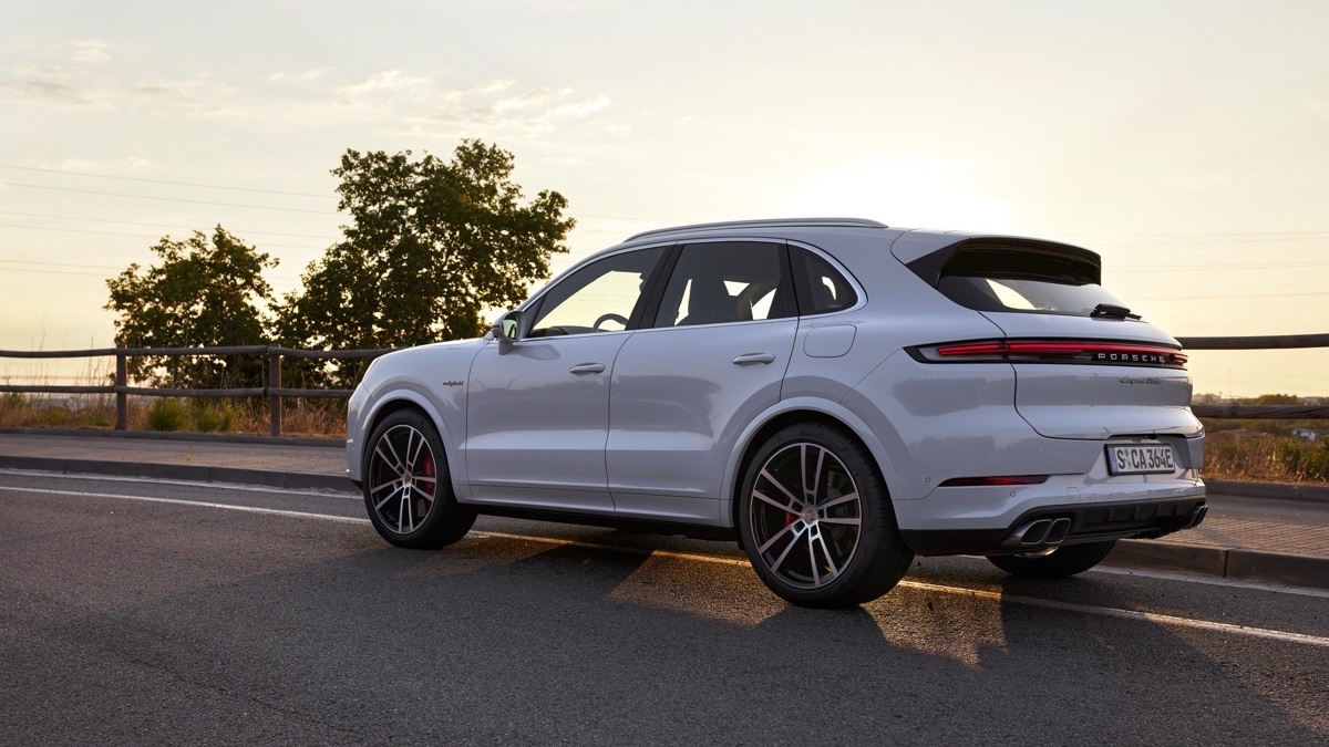 porsche cayenne turbo e-hybrid prezzi