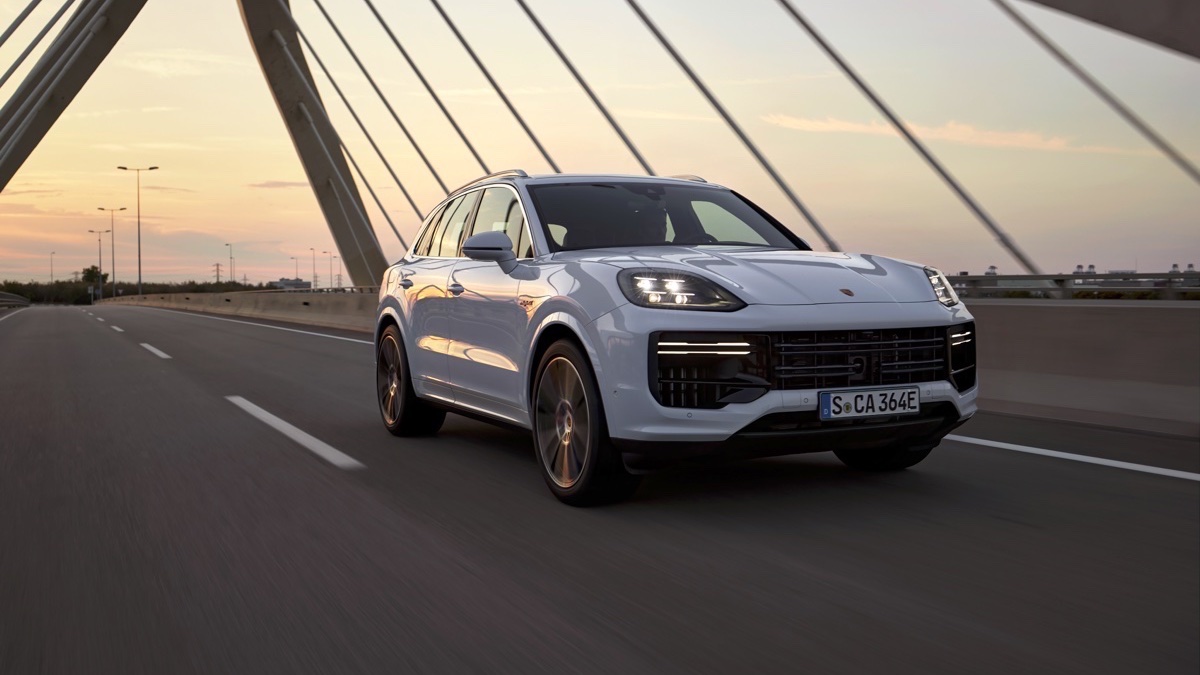 Porsche Cayenne Turbo E-Hybrid, è super-ibrido plug-in con l’aggiornamento 2023