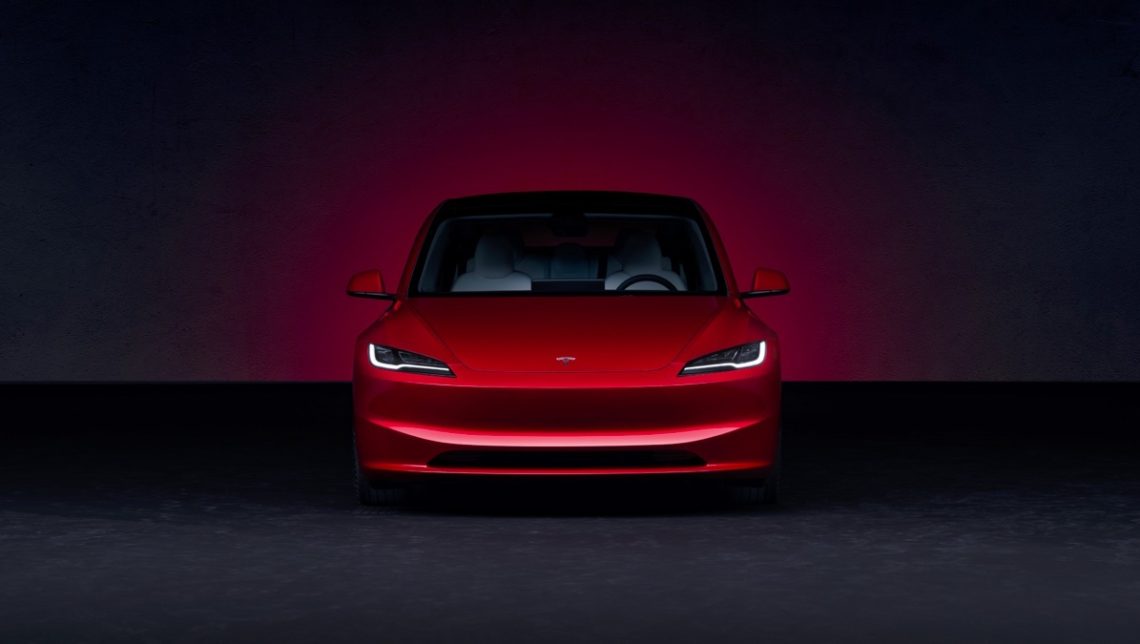 Tesla Model 3 restyling autonomia di marcia