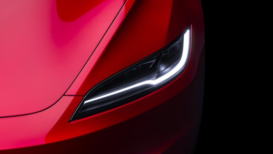 Tesla Model 3 restyling fari a led