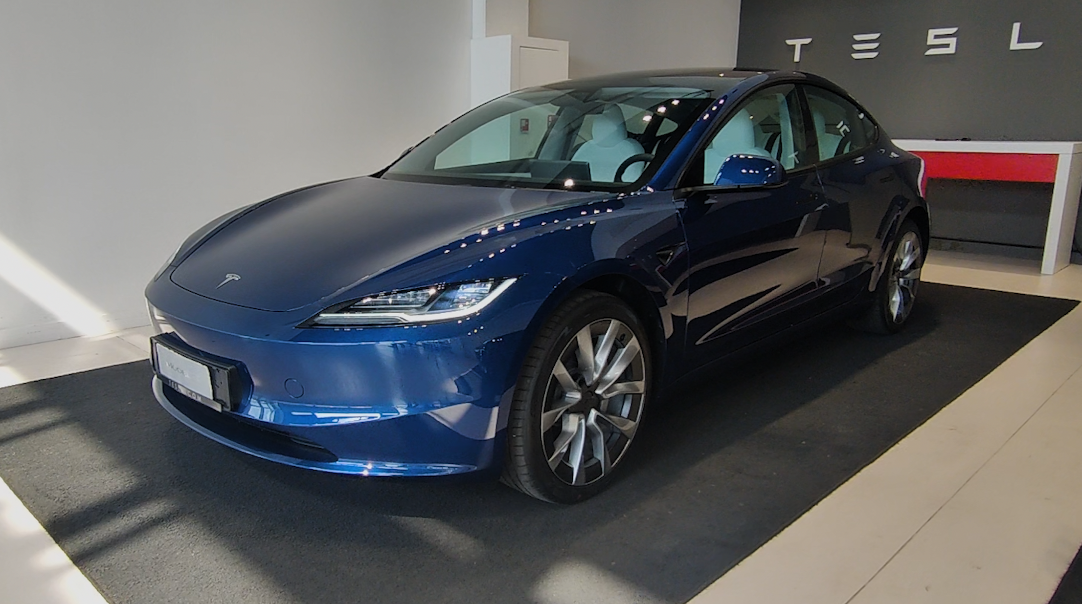 Primo contatto con la Tesla Model 3 Restyling