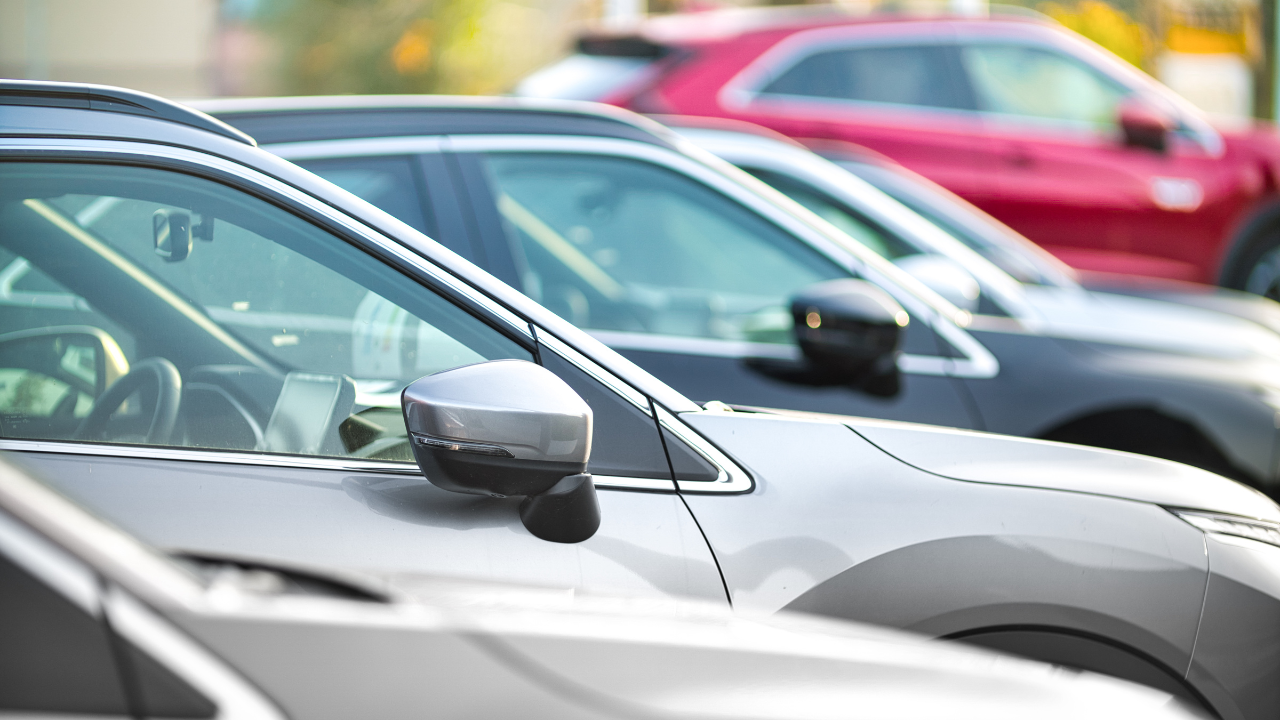Nel 2026 è esploso il noleggio delle auto ricaricabili: +57,4% le Ibride Plug-In, +12,6% le elettriche