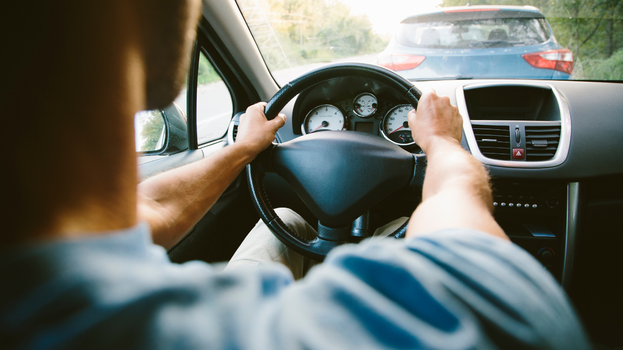 driver-guidatore-auto