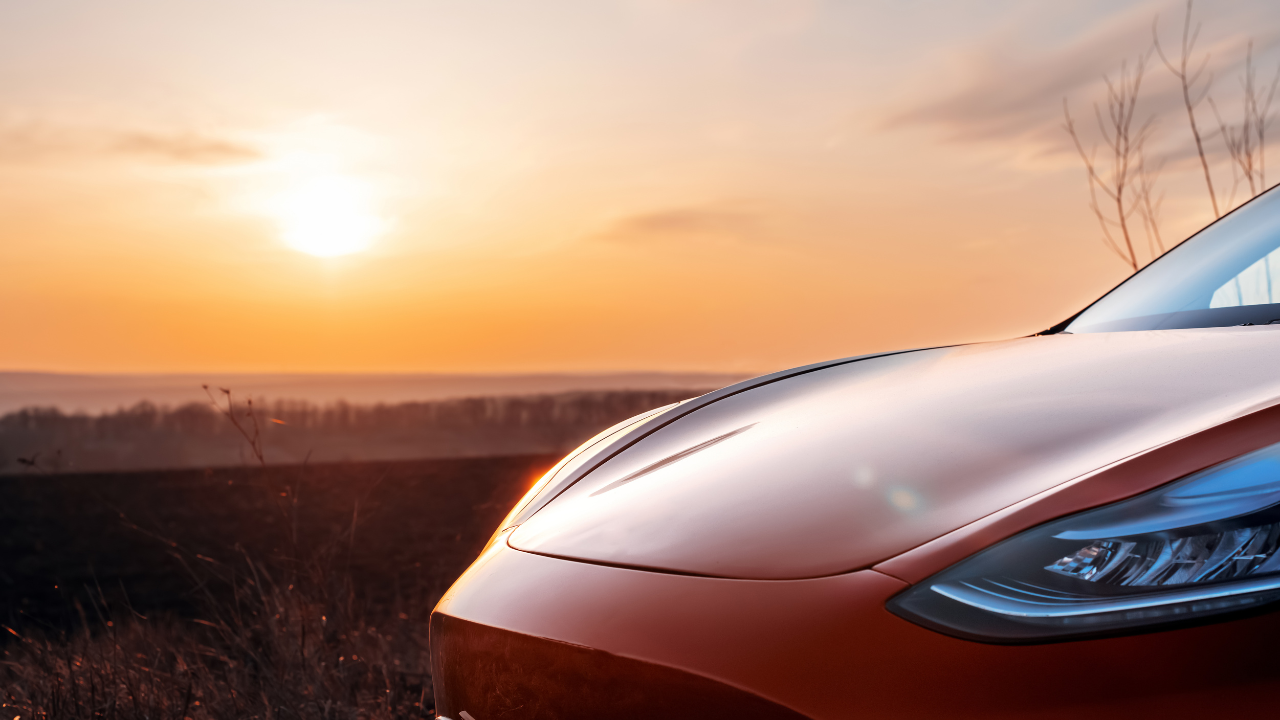 Tesla, ancora problemi con il pilota automatico: richiamati oltre 2 milioni di veicoli