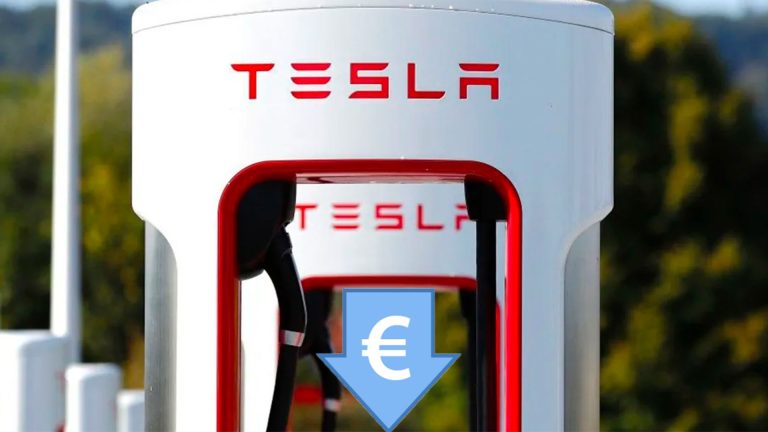 Tesla alla carica: prezzi al ribasso per i Supercharger