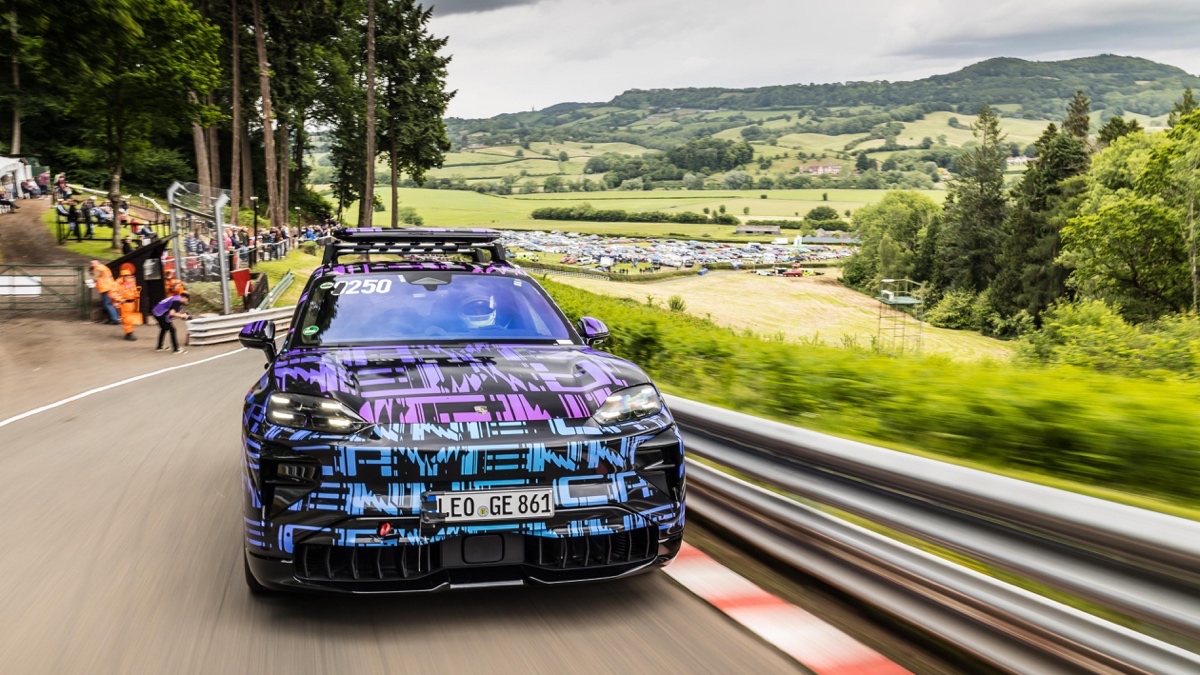 nuova porsche cayenne elettrica