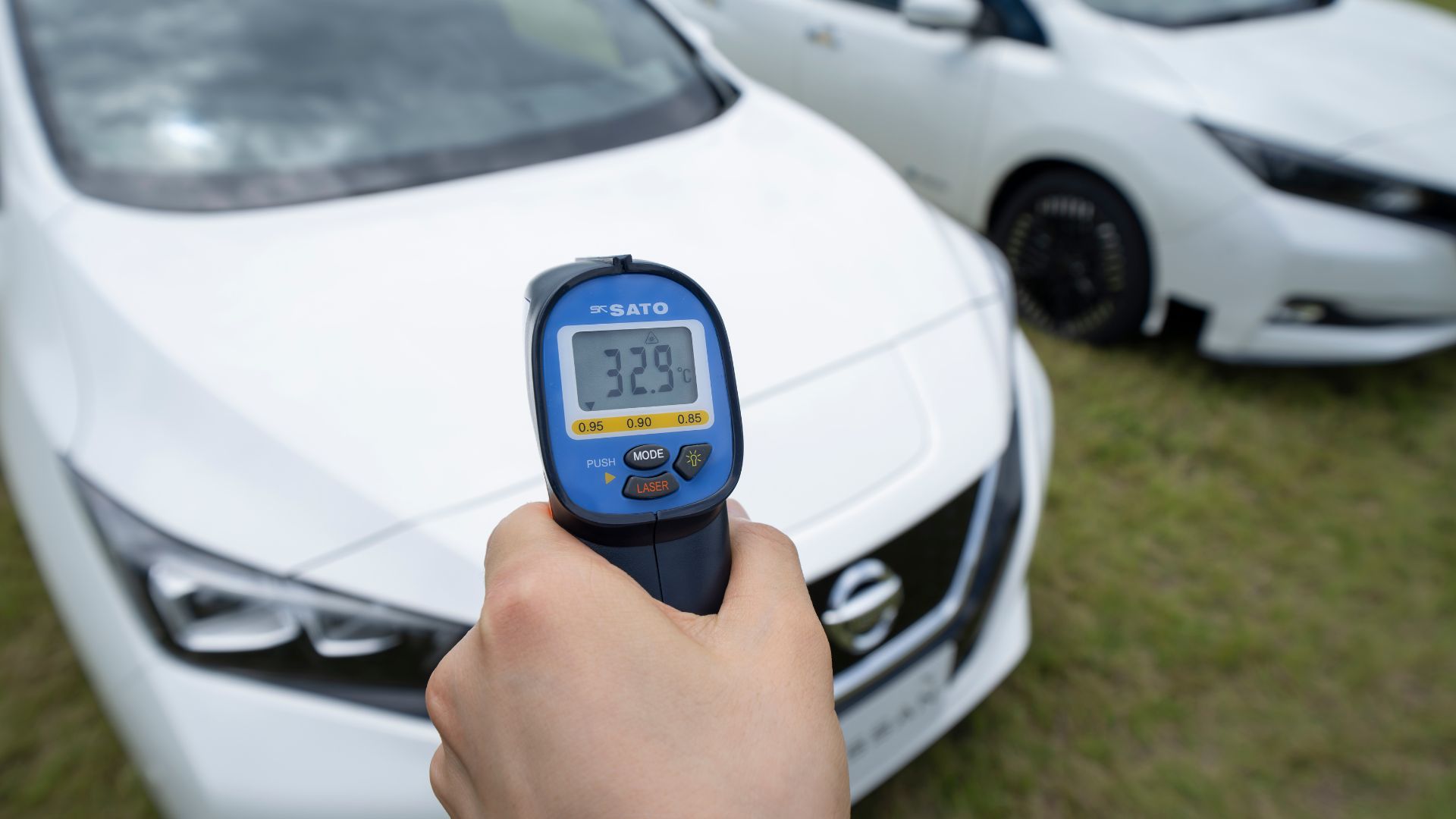 Addio al caldo estivo: la nuova vernice di Nissan rinfresca l’abitacolo