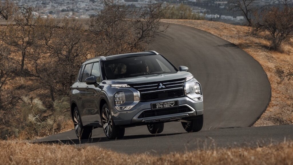nuovo mitsubishi outlander phev-1