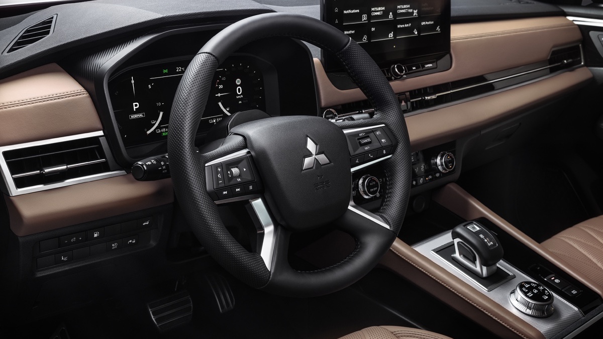 nuovo mitsubishi outlander phev infotainment