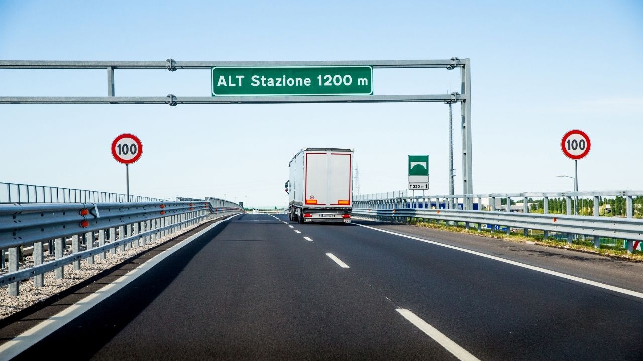 Pagare l’autostrada con l’auto a noleggio: si può fare con Verra Mobility e Telepass