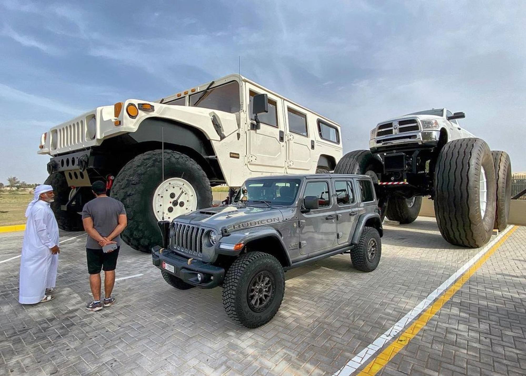 Questo Sceicco ha la collezione di auto più strana mai vista | 3000 vetture e pezzi INCREDIBILI