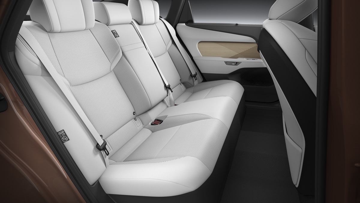 NUOVA LEXUS es 2026 5 posti dietro