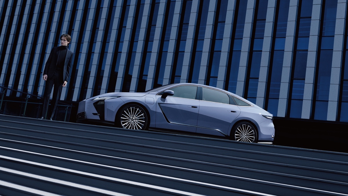 20NUOVA LEXUS es 2026 elettrica