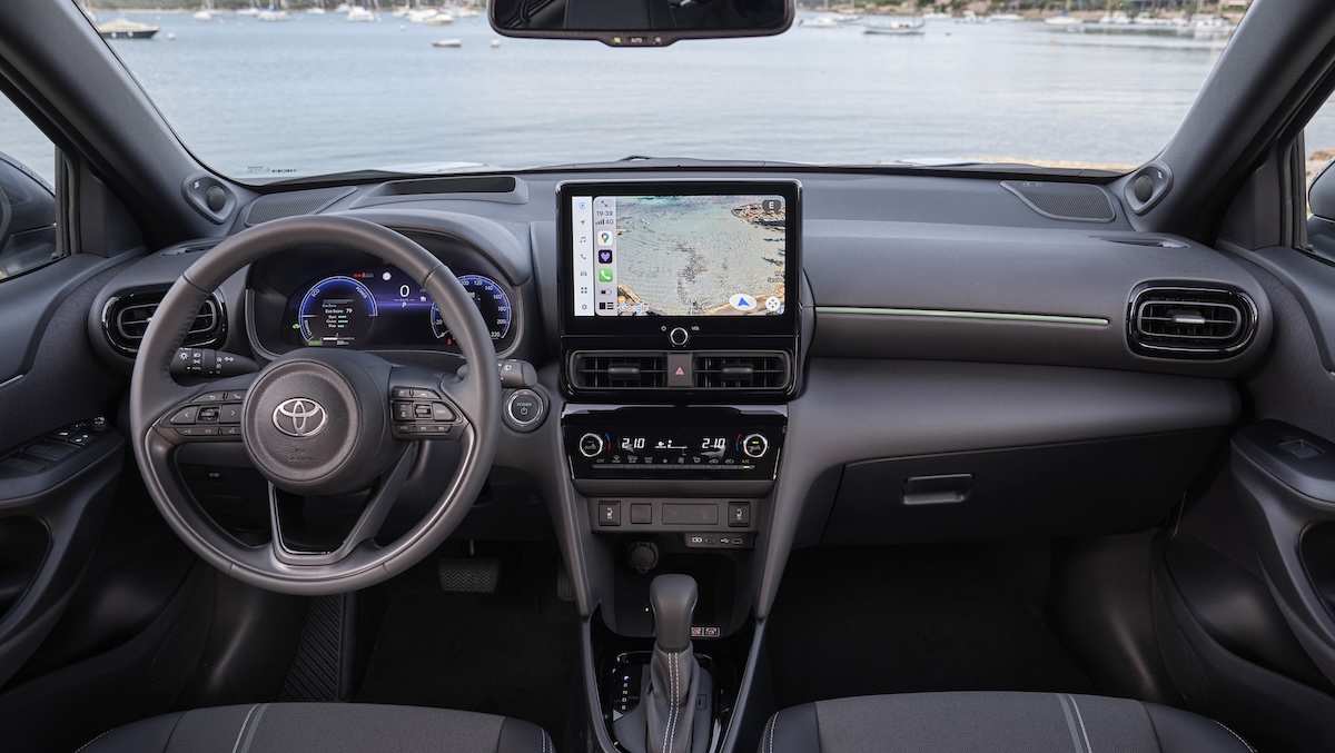 interni toyota yaris cross 2025