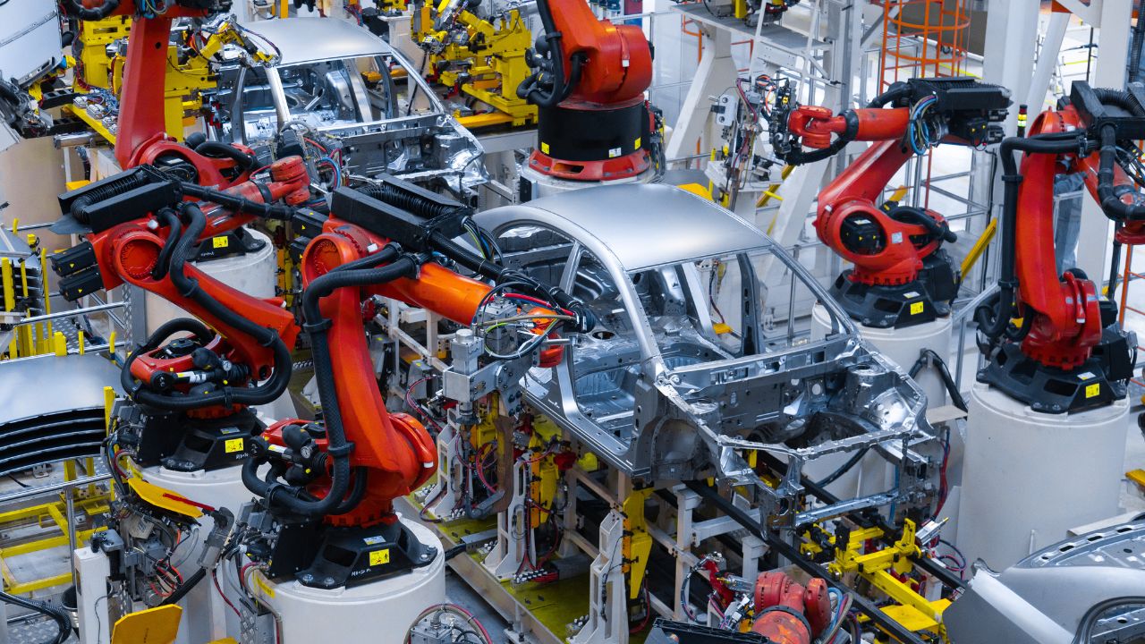 Fare le auto Made in Europe ci costerà in posti di lavoro e investimenti?