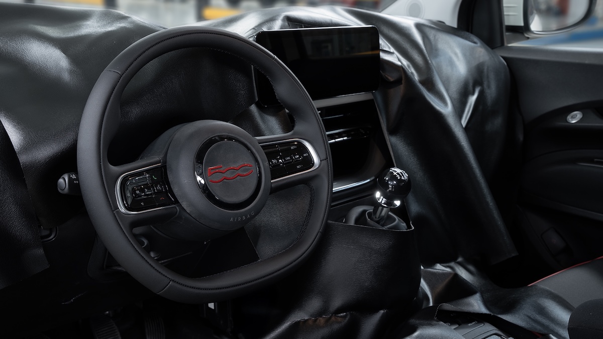 nuova fiat 500 ibrida 2025 interni