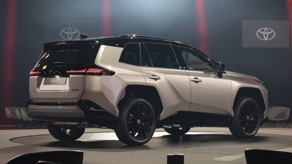 nuova toyota rav4 consumi ibrida